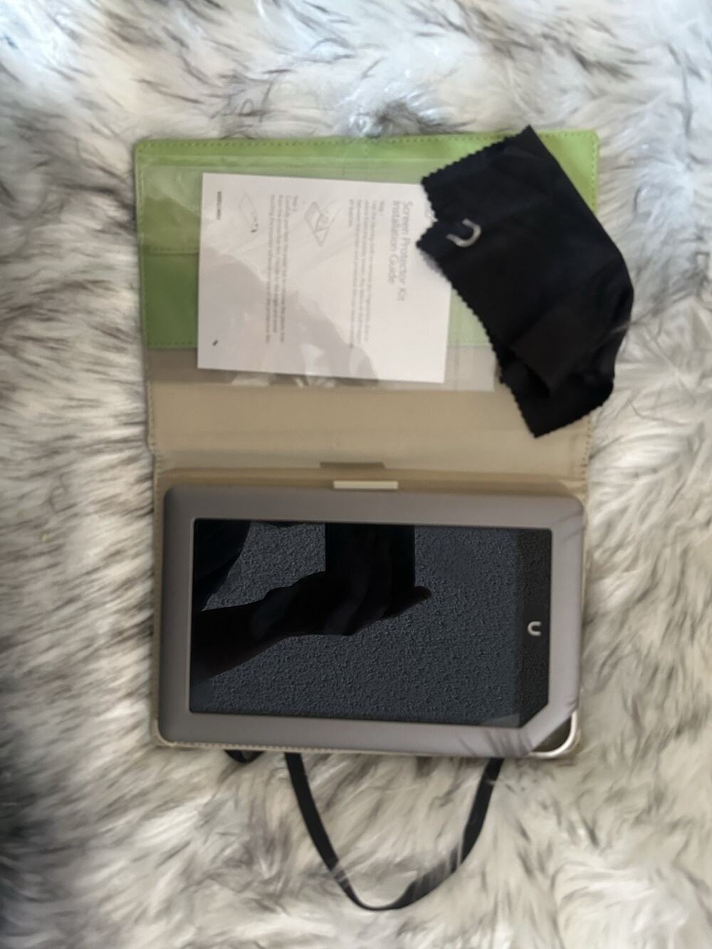 Barnes & Noble Nook Color 7" 8GB Gray Wi-Fi Tablet Bundle Case/Protector/Cloth